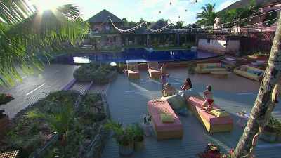 >> I GOT A TEXT. - Love Island