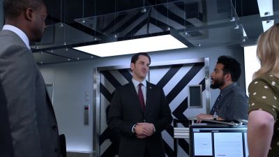 I got this guy!
Move in, clear the floor! - Blindspot