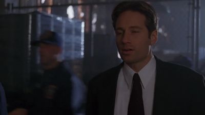 - I got him!
- He's gone crazy! Get him away from me! - The X-Files