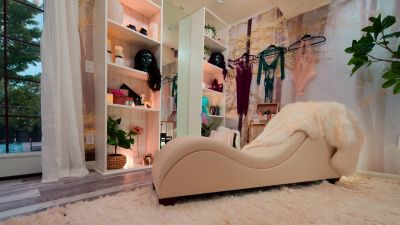 -I got you your tantric chaise. -Uh-huh. - How To Build a Sex Room