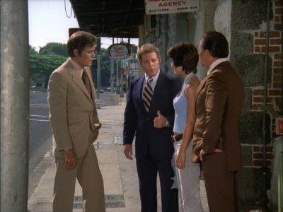 I GOT YOUR MESSAGE, DANO.
YOU SURE IT WAS EDDIE LARKIN? - Hawaii Five-O