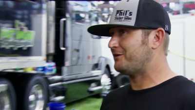 I gotta forklift sitting
over there, waiting, so. - Street Outlaws No Prep Kings Team Attack