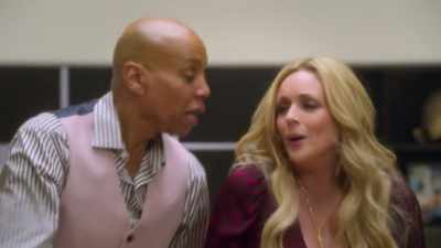 ♪ I gotta have you, baby ♪ - AJ and the Queen