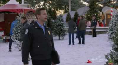 I gotta head back to work,
but my cell is on if anyone needs me. - Christmas in Love
