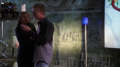 I gotta... take this. - Smallville