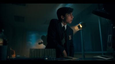 [grunts softly] - The Umbrella Academy