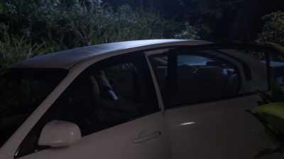 - I guess the ambulance is already gone.
- Maybe there's a note inside. - The Man from Earth: Holocene