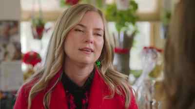 I guess the geniuses
who make those things - Unwrapping Christmas: Olivia's Reunion