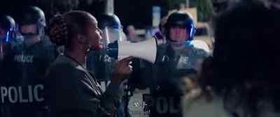 - Hands up!
- Don't shoot. - The Hate U Give