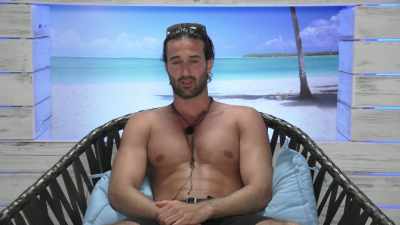 I hate drama, and I cannot
stand all this crap. - Love Island