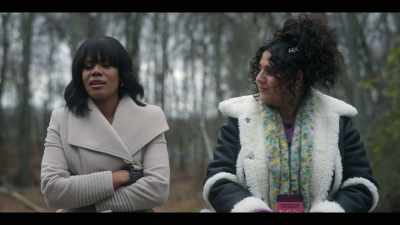 I hate the theater - The Girls on the Bus