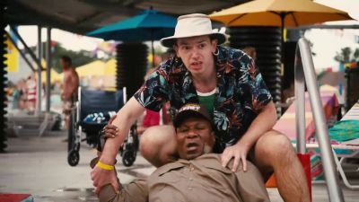 I hate the water i hate the fish - Piranha 3DD