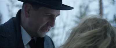 - I have a Christmas present for you.
- What have I done? - Becoming Astrid