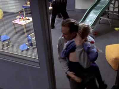 - I have a civilian down.
- Oh, Angus! - Oz