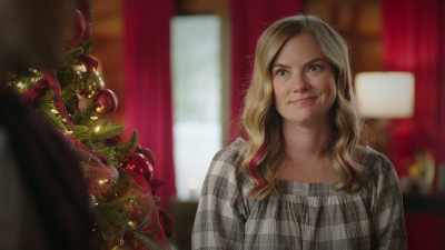 I have a great idea. So,
why don't we all get cleaned up - Unwrapping Christmas: Olivia's Reunion