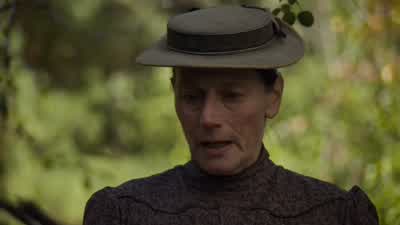 - I have a question for you. - Anne with an E