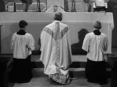 I have announcement* to announce. - Alfred Hitchcock Presents