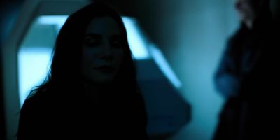 -I have to call this in. - Altered Carbon