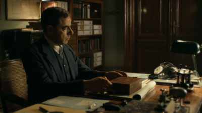 I have to explain, there must be
someone here I can speak to. - Maigret in Montmartre