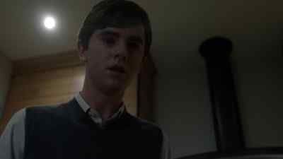 I have to go, okay?
This is... this isn't good. - Bates Motel