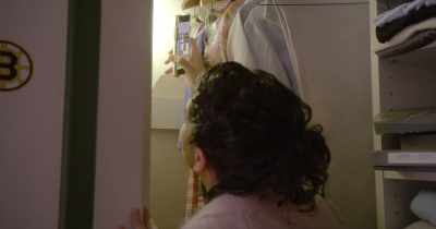 I have no idea. It says...
Wow, this is really dramatic. - Jenny Slate: Stage Fright