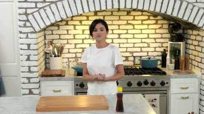 - I have one pot that's sort of like this - Selena + Chef