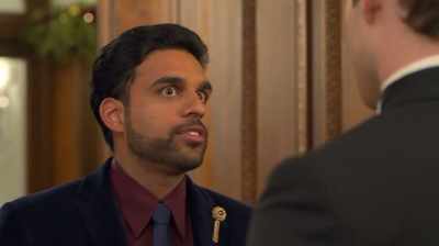 I have seen the artifact.
It's a bit tacky, no? - A Christmas Prince: The Royal Baby