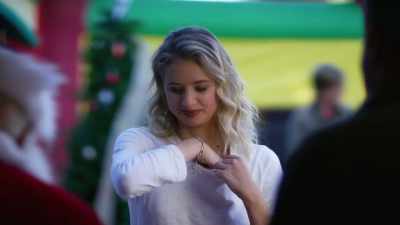 - I have some cookies to buy. - The Christmas High Note