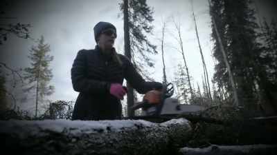 I have had some difficulties
with chainsaws in my past. - Life Below Zero: Next Generation