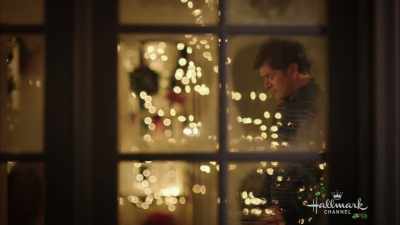 - I have to take this.- 'Yeah, yeah, yeah. Go on.' - Christmas Connection