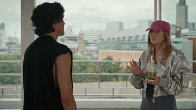 - I have to.
- I'm sorry, really. - Geek Girl