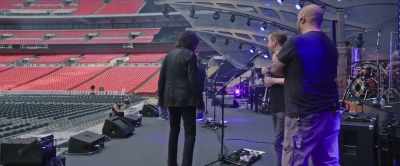 I have to turn round a lot, you know, - Jeff Lynne's ELO: Wembley or Bust