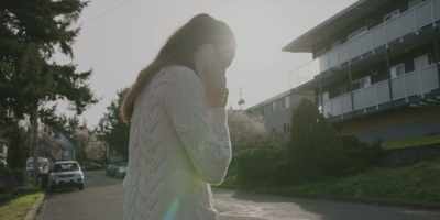 I haven't had a phone for a minute, - Maid