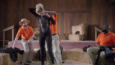 -I haven't removed a woman's clothes - Rob Riggle's Ski Master Academy