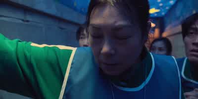 I hear them calling me from there. - Squid Game