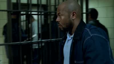 - I hear you got a cell. - Prison Break