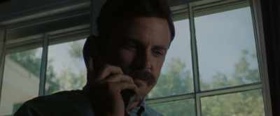 - I heard you got out.
- Yeah, I got out all right. - The Old Man & the Gun