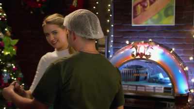 ♪ I heard you moved upstairs ♪ - The Christmas High Note
