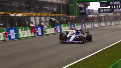 Here we go with Fernando.
He makes that move, - Formula 1: Drive to Survive