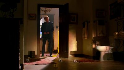 He's gone crazy!
He's trying to kill me! - CSI: Miami
