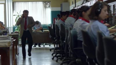 - Hey, it's me.
- Salcedo! Busy today. - Narcos