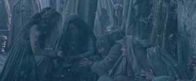 - I hope this keeps you warm.
- Thank you. - Ben Hur
