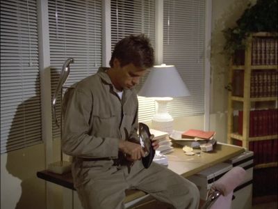 I hope l can walk with that thing in there. - MacGyver