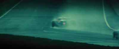 Hunt comes through
to complete his first lap, - Rush