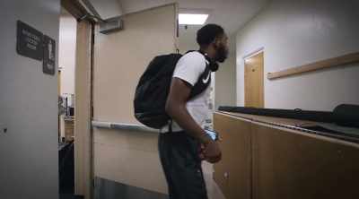 I... I can't let you fail, bro.
You're not going to fail. - Last Chance U: Basketball