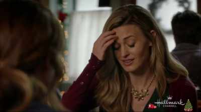 - I... I don't know.
- Maybe he's not over you yet. - Christmas in Love