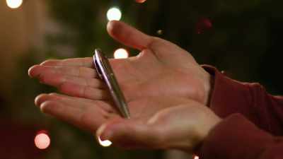- I... I don't understand.
- Once the contract was voided, - The Christmas Listing