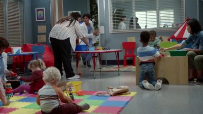 I-I got a text about
Scout Lincoln. - Grey's Anatomy