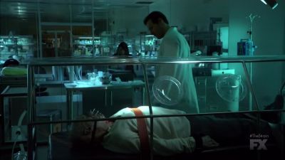 - I... I...
- Hey. - The Strain