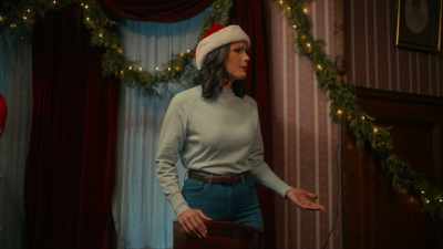 I, I, I can't, I'm not prepared. - Christmas at the Holly Hotel
